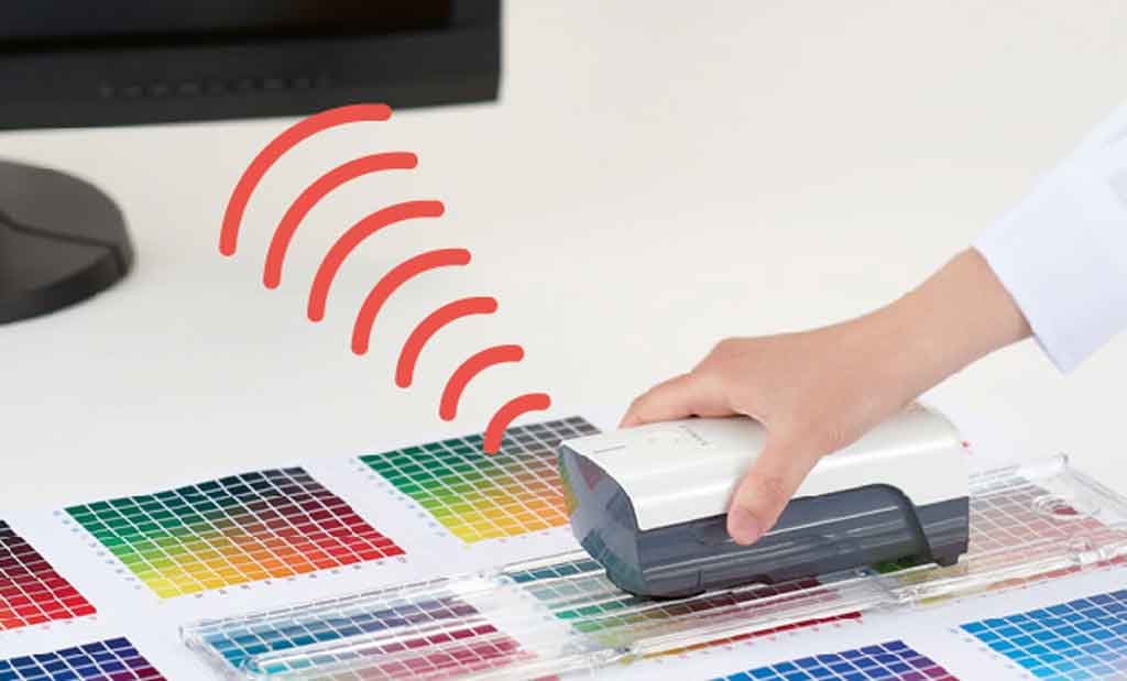 Espectrofotómetro utilizado en artes gráficas para medición de color.